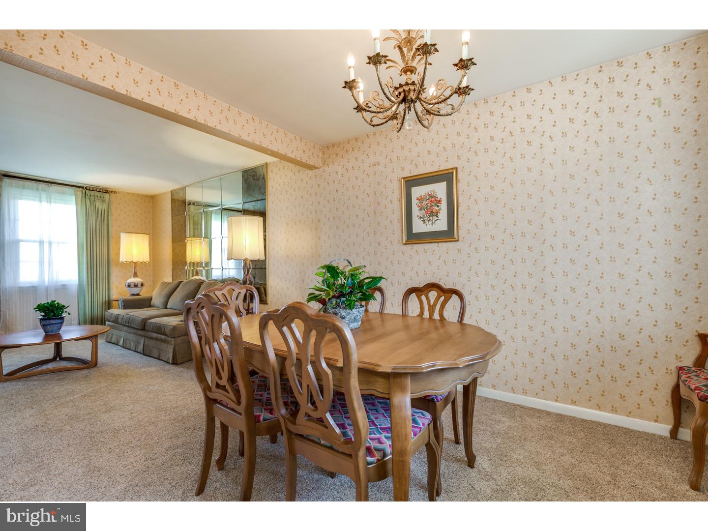 6 Knoll Road Stratford, NJ 08084 - Photo 9 of 19 Dining Room