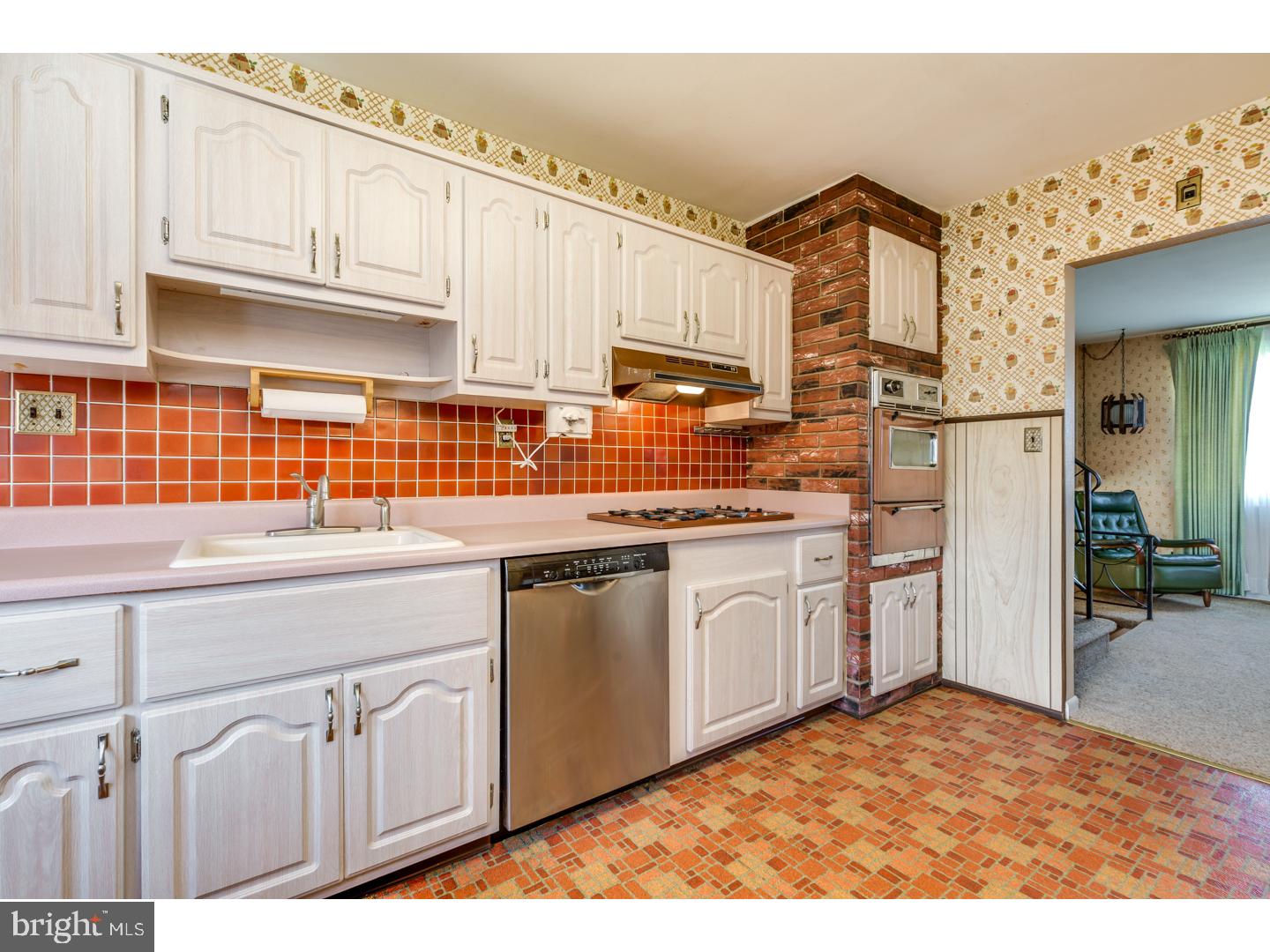 6 Knoll Road Stratford, NJ 08084 - Photo 10 of 19 Kitchen