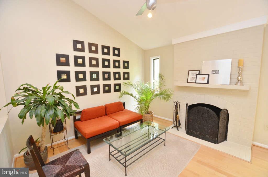 11815 Blue Spruce Road Reston, VA 20191 - Photo 13 of 30 Family Room