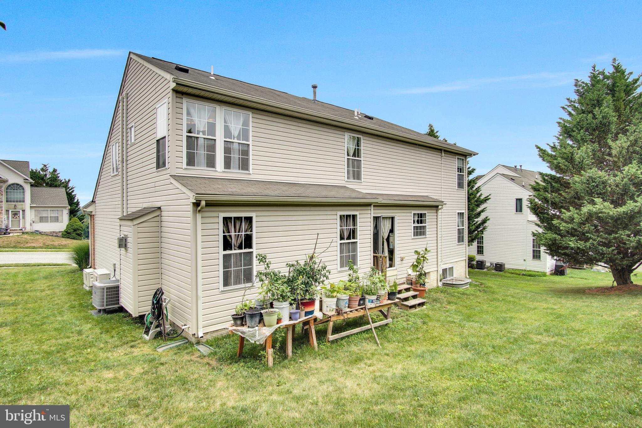 7485 Seneca Ridge Drive York, PA 17403 - Photo 5 of 40