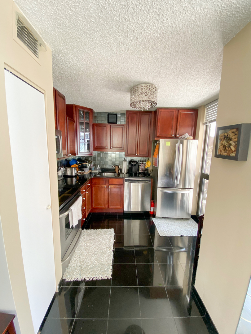 33 West Delaware Place, Unit 7A Chicago, IL 60610 - Photo 2 of 14