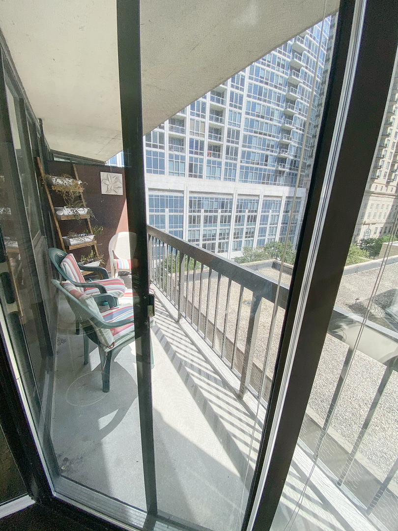 33 West Delaware Place, Unit 7A Chicago, IL 60610 - Photo 5 of 14