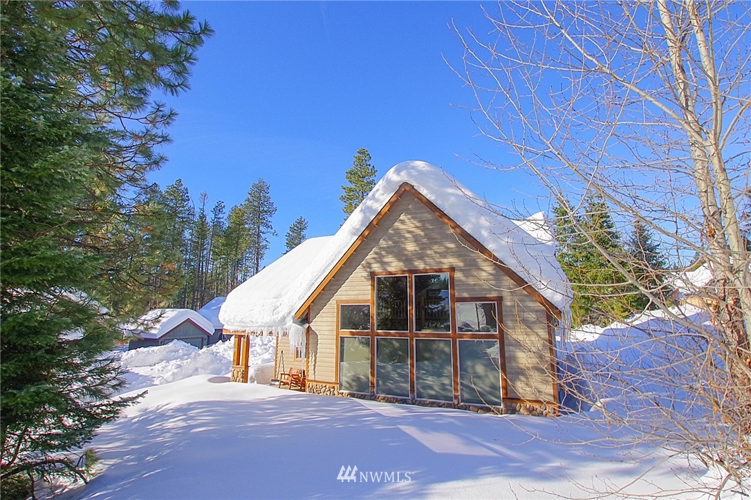 21 Paintbrush Lane Ronald, WA 98940 - Photo 25 of 27 a front view of a house with a yard