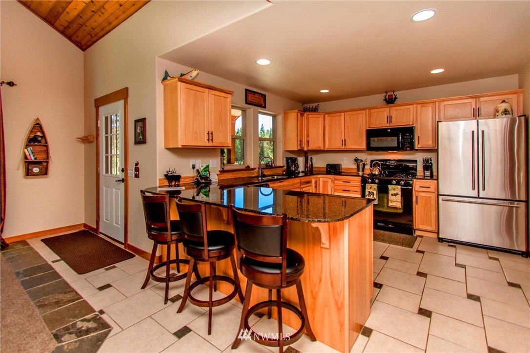 21 Paintbrush Lane Ronald, WA 98940 - Photo 8 of 27 a kitchen with stainless steel appliances granite countertop a stove refrigerator sink and cabinets