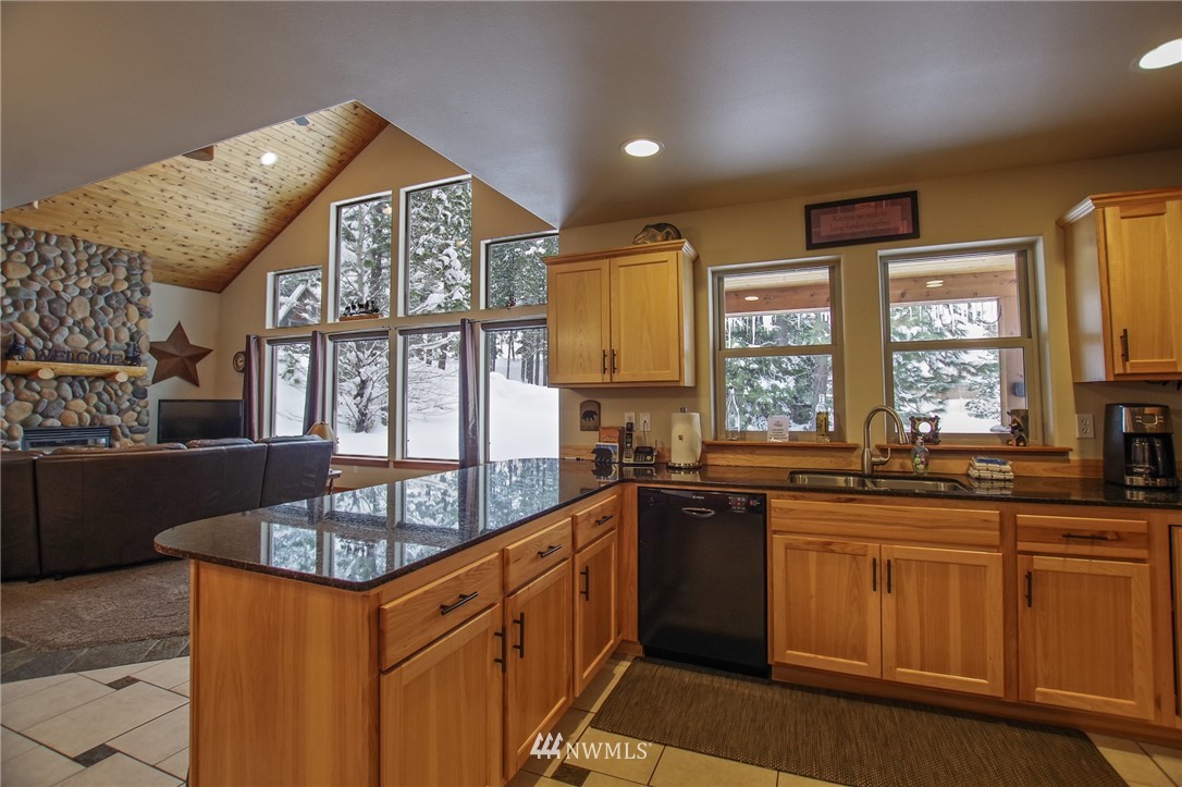 21 Paintbrush Lane Ronald, WA 98940 - Photo 10 of 27 a kitchen with stainless steel appliances granite countertop a sink stove and cabinets