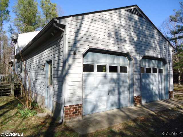 8406 Middle Loop Richmond, VA 23235 - Photo 2 of 2 Parking Lot/Garage
