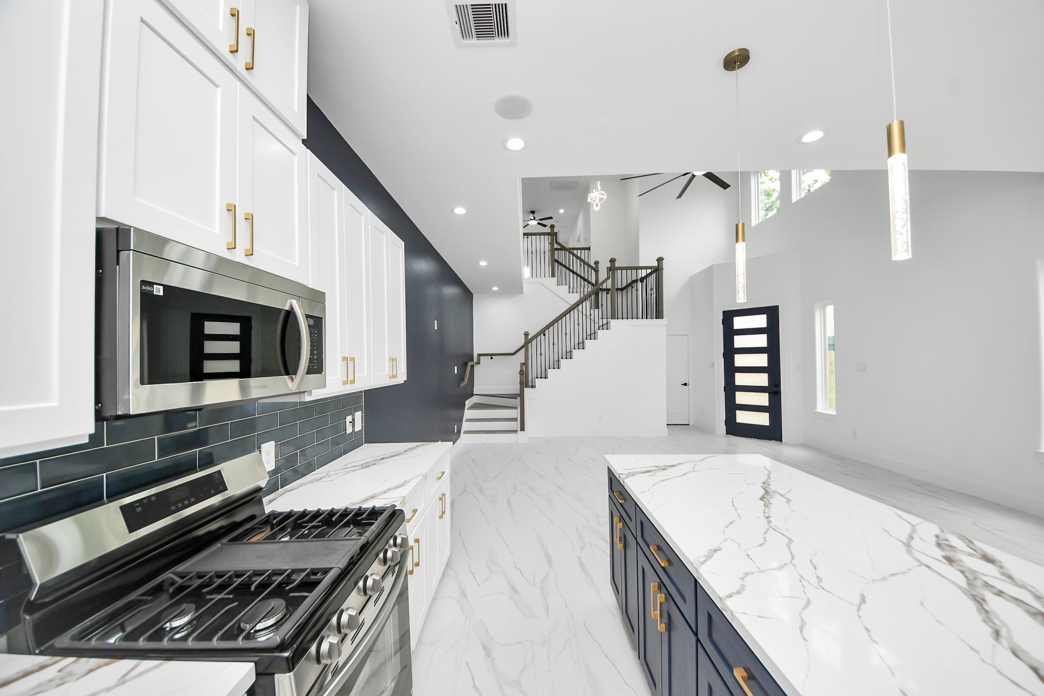 6629 Foster Street Houston, TX 77021 - Photo 4 of 33 Gourmet kitchen featuring light countertops and designer finishes.