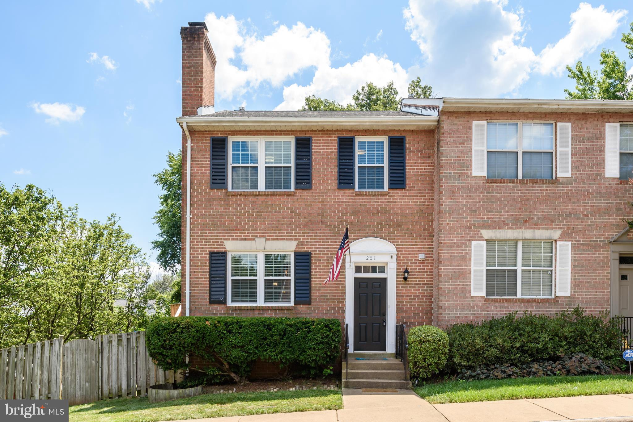 201 Beacon Drive Sterling, VA 20164 - Photo 2 of 32