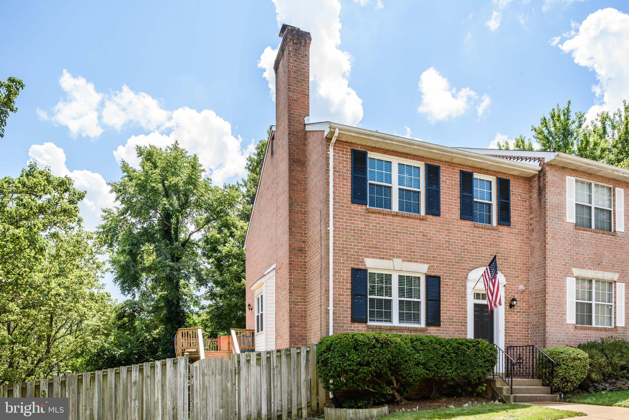 201 Beacon Drive Sterling, VA 20164 - Photo 3 of 32