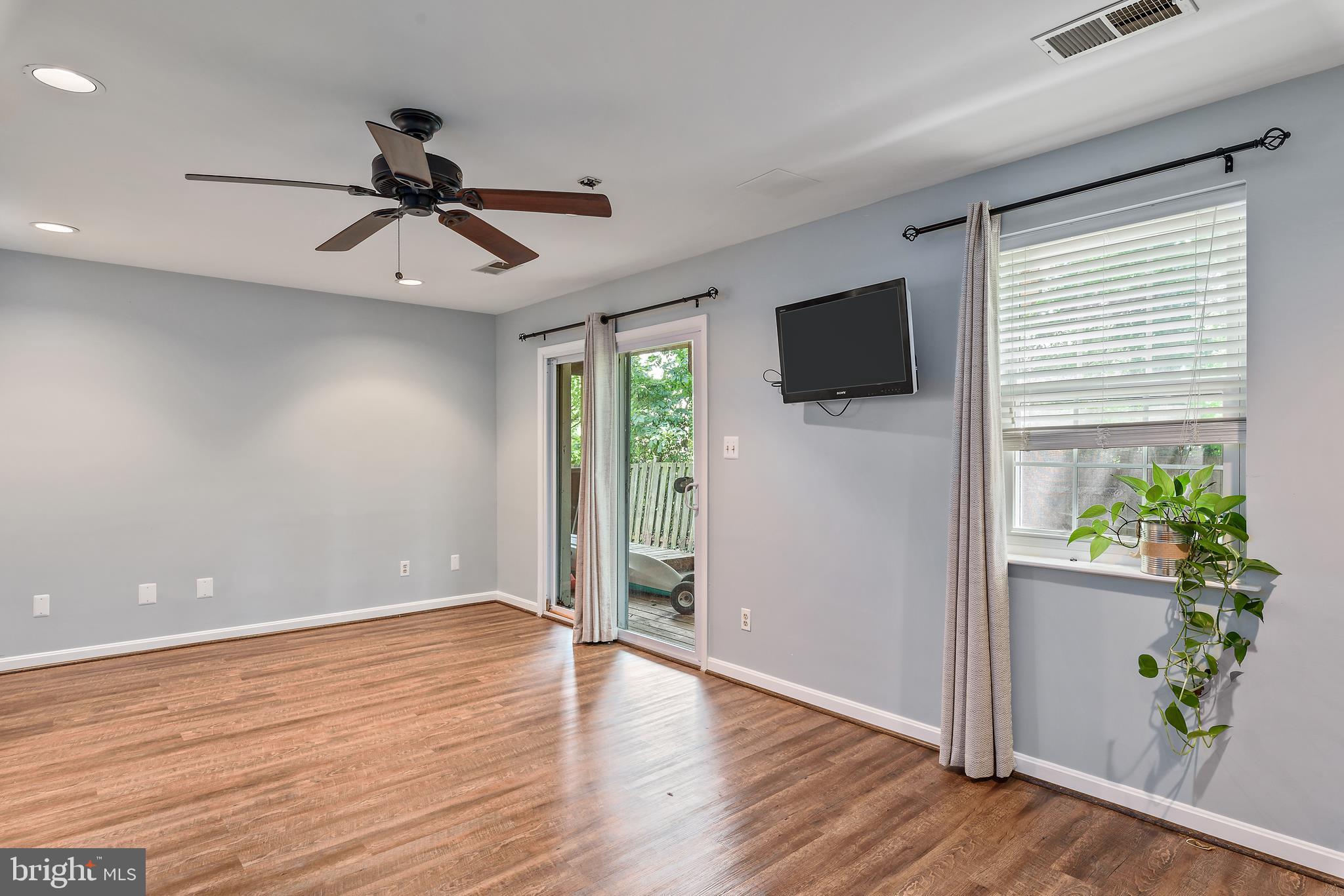 201 Beacon Drive Sterling, VA 20164 - Photo 28 of 32