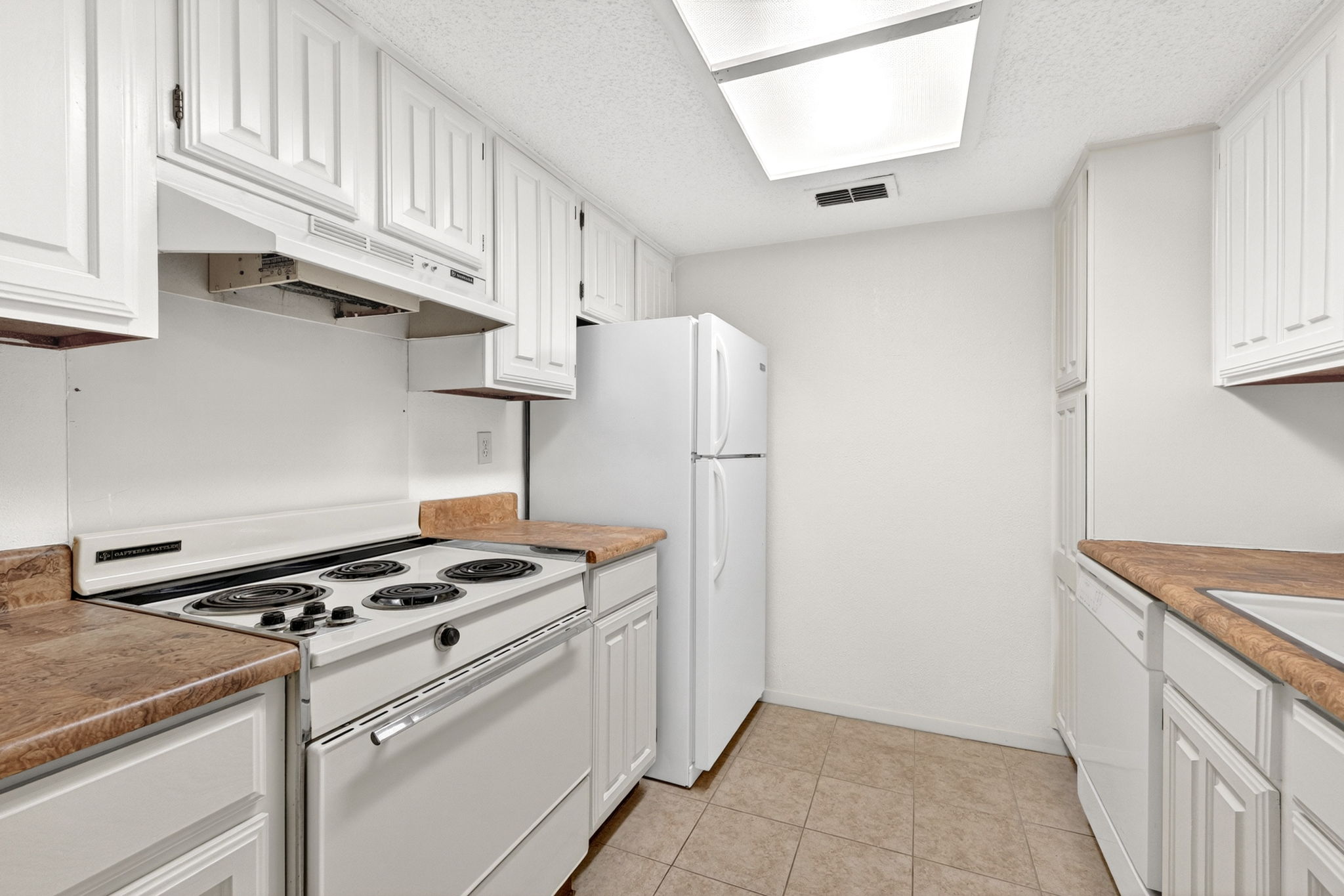 8210 Bent Tree Road, Unit 256 Austin, TX 78759 - Photo 9 of 29 a kitchen with stainless steel appliances a refrigerator a stove and a sink