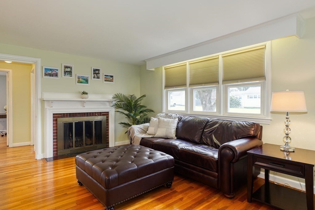 79 Dunster Road Framingham, MA 01702 - Photo 3 of 42 Gallery Image 3