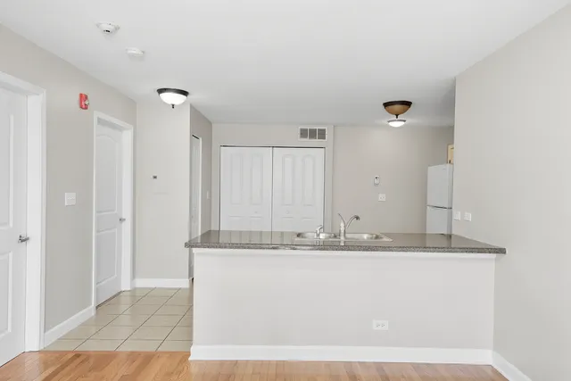 $1,795 | 3423 Ridgeland Avenue, Unit 203, Berwyn, IL 60402