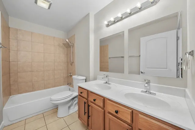 $1,795 | 3423 Ridgeland Avenue, Unit 203, Berwyn, IL 60402