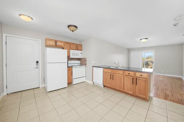 $1,795 | 3423 Ridgeland Avenue, Unit 203, Berwyn, IL 60402