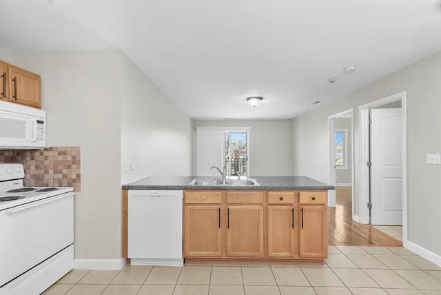 $1,795 | 3423 Ridgeland Avenue, Unit 203, Berwyn, IL 60402