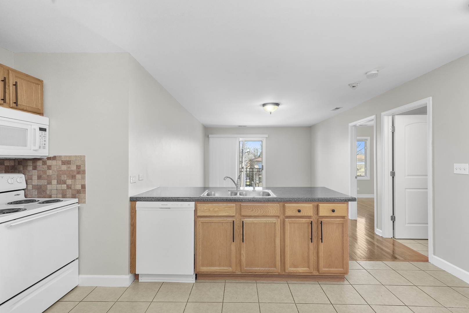 3423 Ridgeland Avenue, Unit 203 Berwyn, IL 60402 - Photo 5 of 22