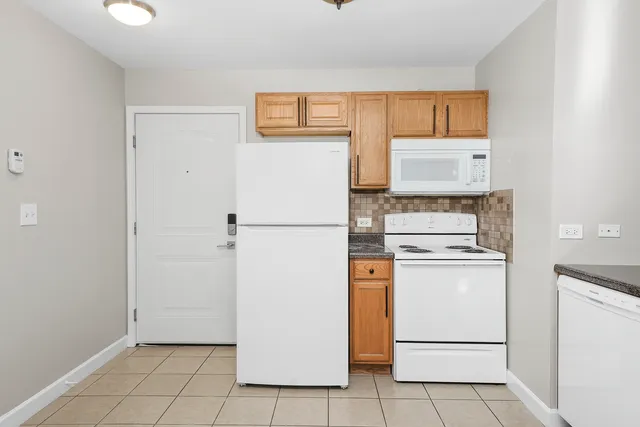 $1,795 | 3423 Ridgeland Avenue, Unit 203, Berwyn, IL 60402