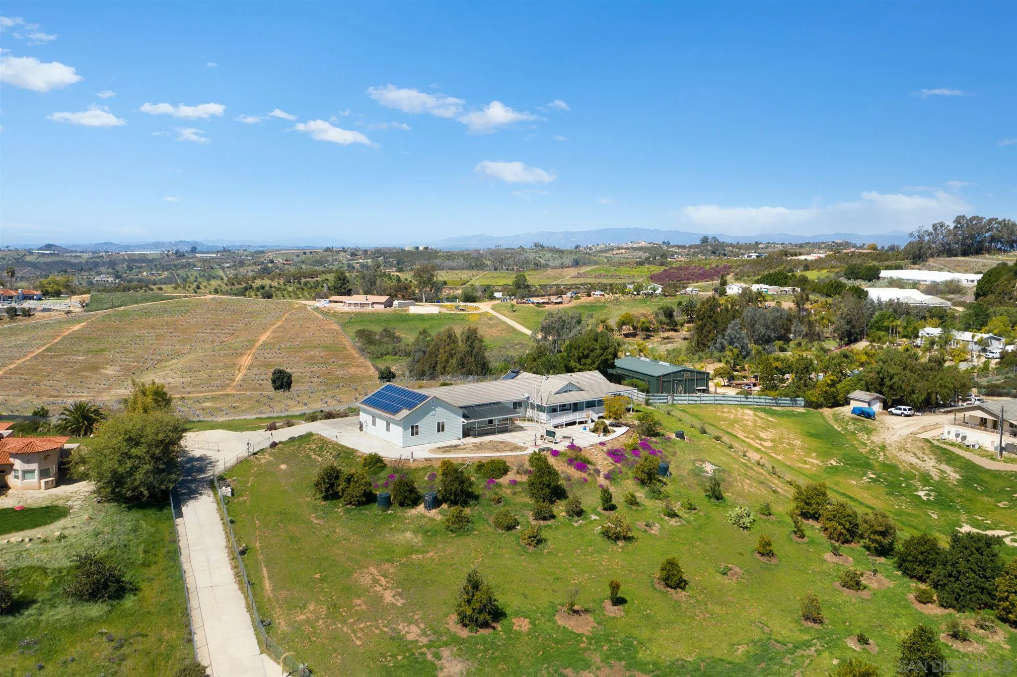 9845 West Lilac Road Escondido, CA 92026 - Photo 10 of 53 Gallery Image 10