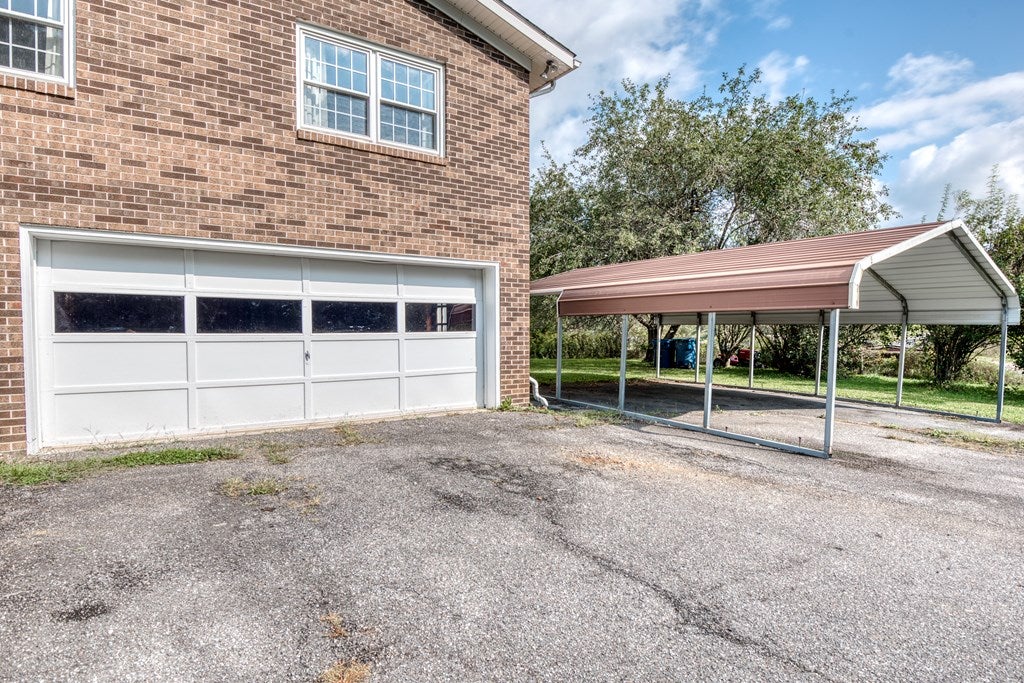 32067 Rich Valley Road Meadowview, VA 24361 - Photo 4 of 34 Gallery Image 4