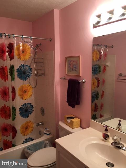 4100 Trentham Drive Baltimore, MD 21208 - Photo 17 of 38 Hall Bath