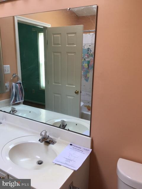 4100 Trentham Drive Baltimore, MD 21208 - Photo 20 of 38 Owner's bath
