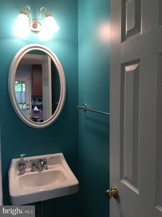 4100 Trentham Drive Baltimore, MD 21208 - Photo 6 of 38 Half bath