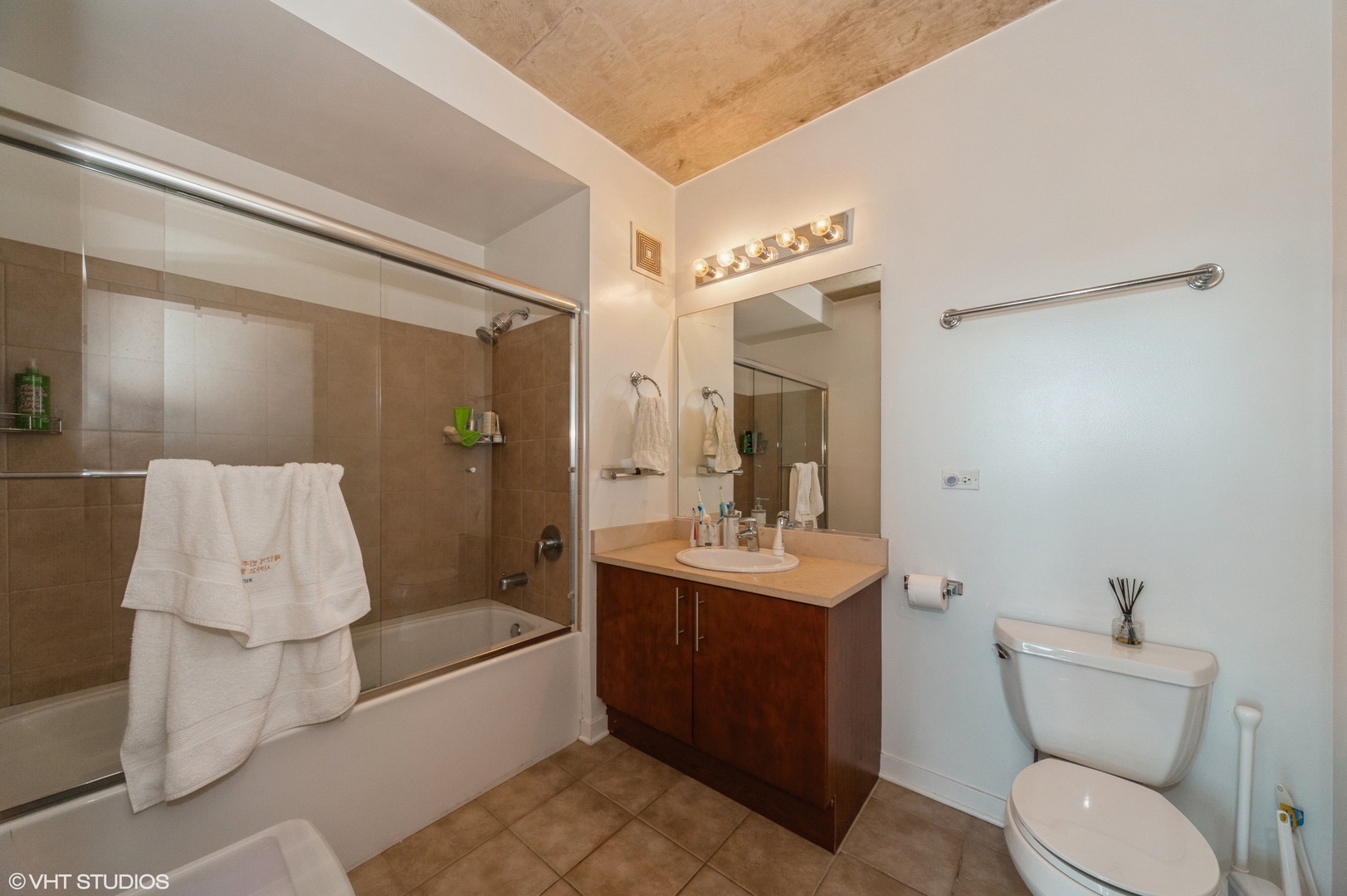 611 South Wells Street, Unit 2602 Chicago, IL 60607 - Photo 6 of 15 a bathroom with a toilet sink and mirror