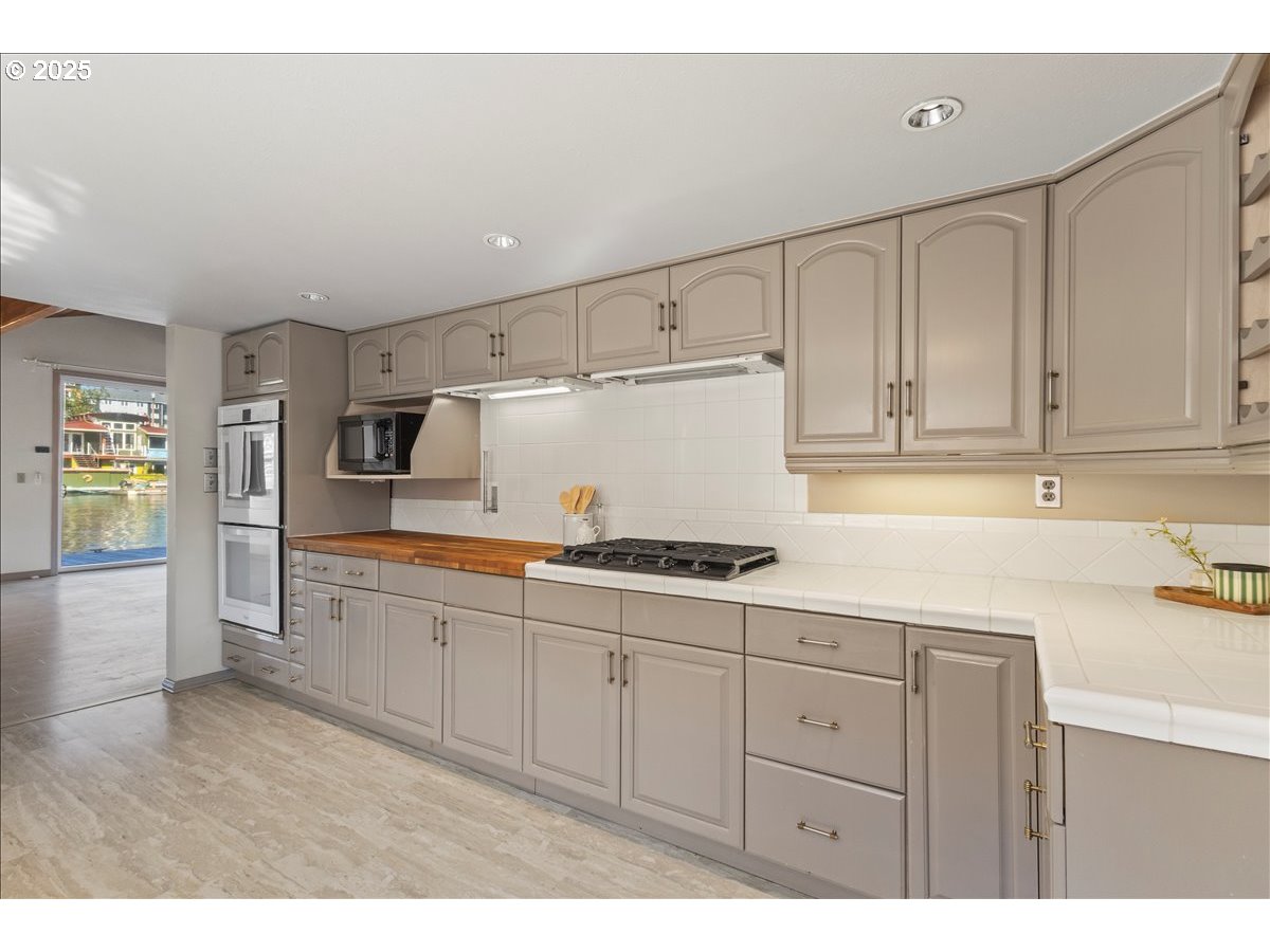 205 North Bridgeton Road, Unit 9W Portland, OR 97217 - Photo 6 of 43 Gallery Image 6