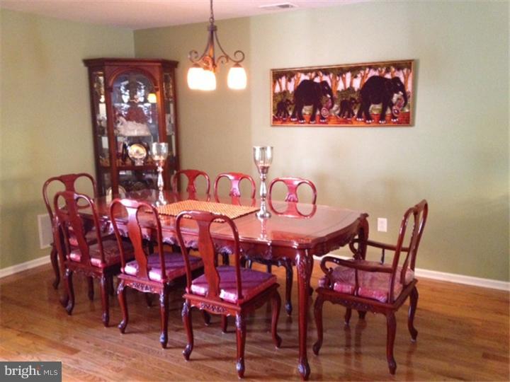 156 Coburn Road Pennington, NJ 08534 - Photo 4 of 19
