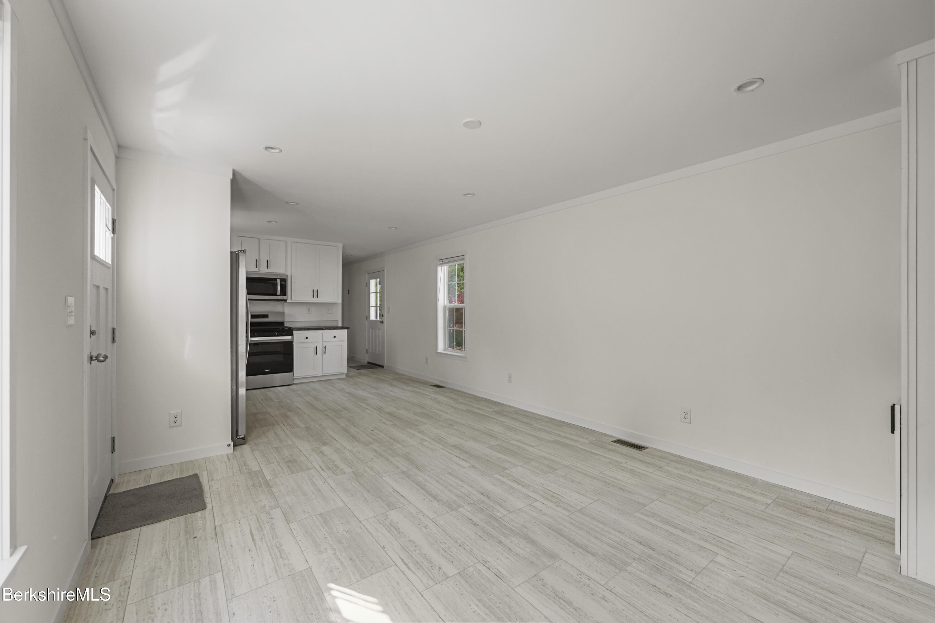 8 Apache Drive North Adams, MA 01247 - Photo 3 of 14 15 Living Room