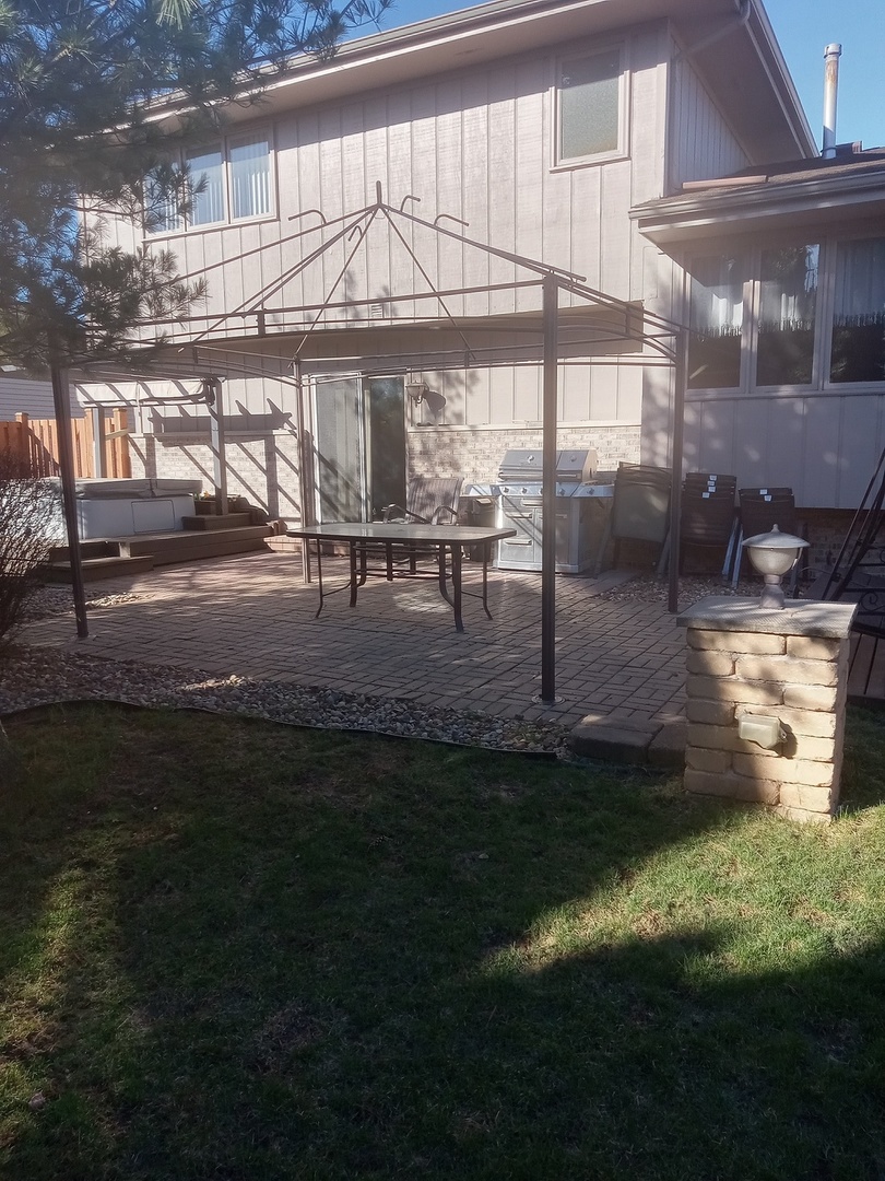 627 Gavin Avenue Romeoville, IL 60446 - Photo 2 of 7 Gallery Image 2
