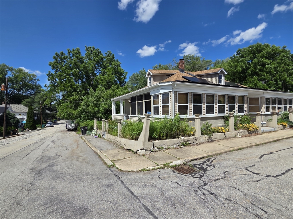 411 High Street Webster, MA 01570 - Photo 4 of 6
