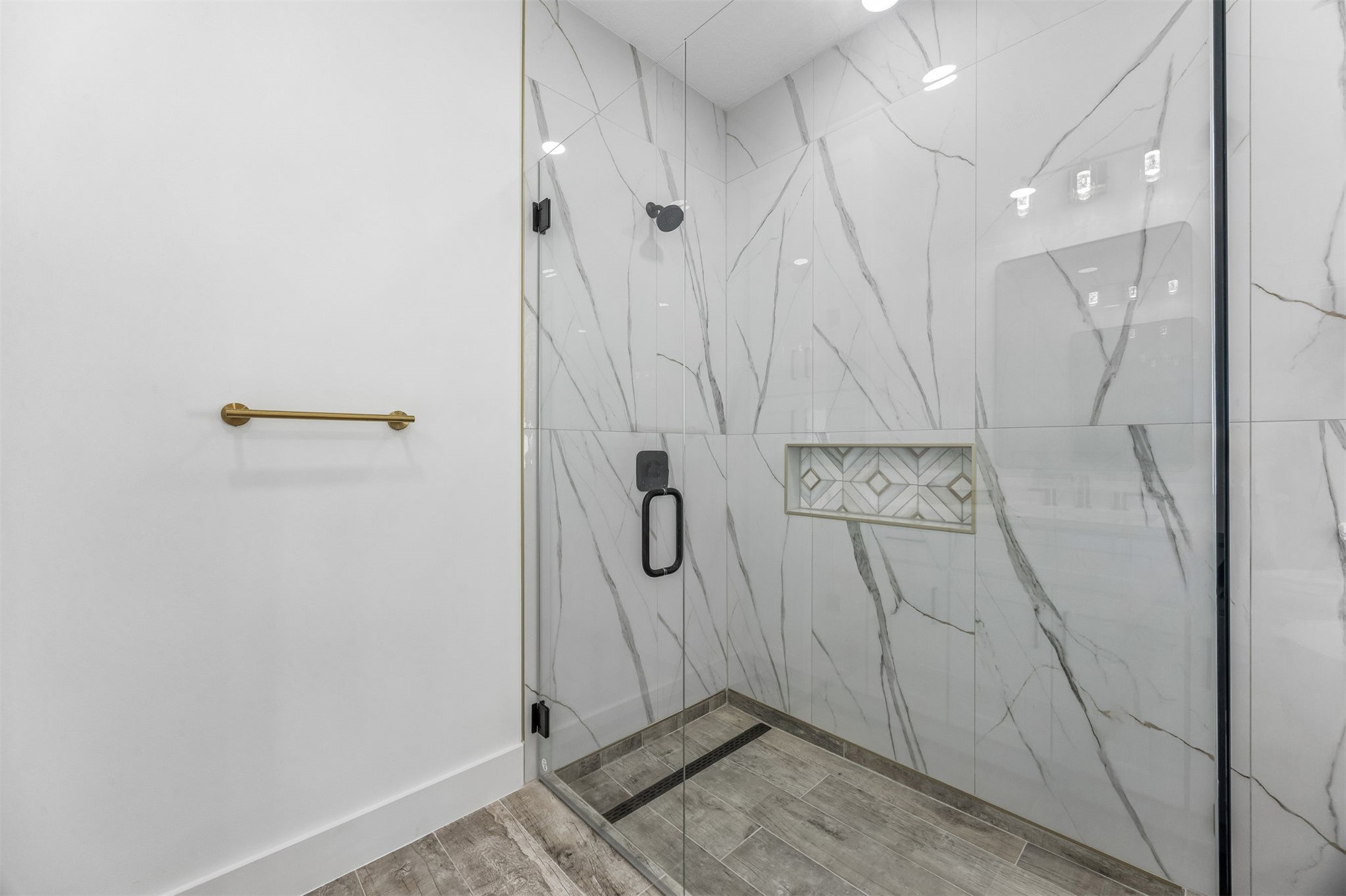 95121 North Ellis Landing Road Fernandina Beach, FL 32034 - Photo 23 of 37 a bathroom with a shower