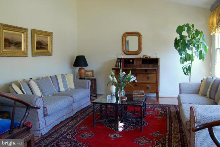 415 Riding Ridge Road Annapolis, MD 21403 - Photo 4 of 20 Living Room
