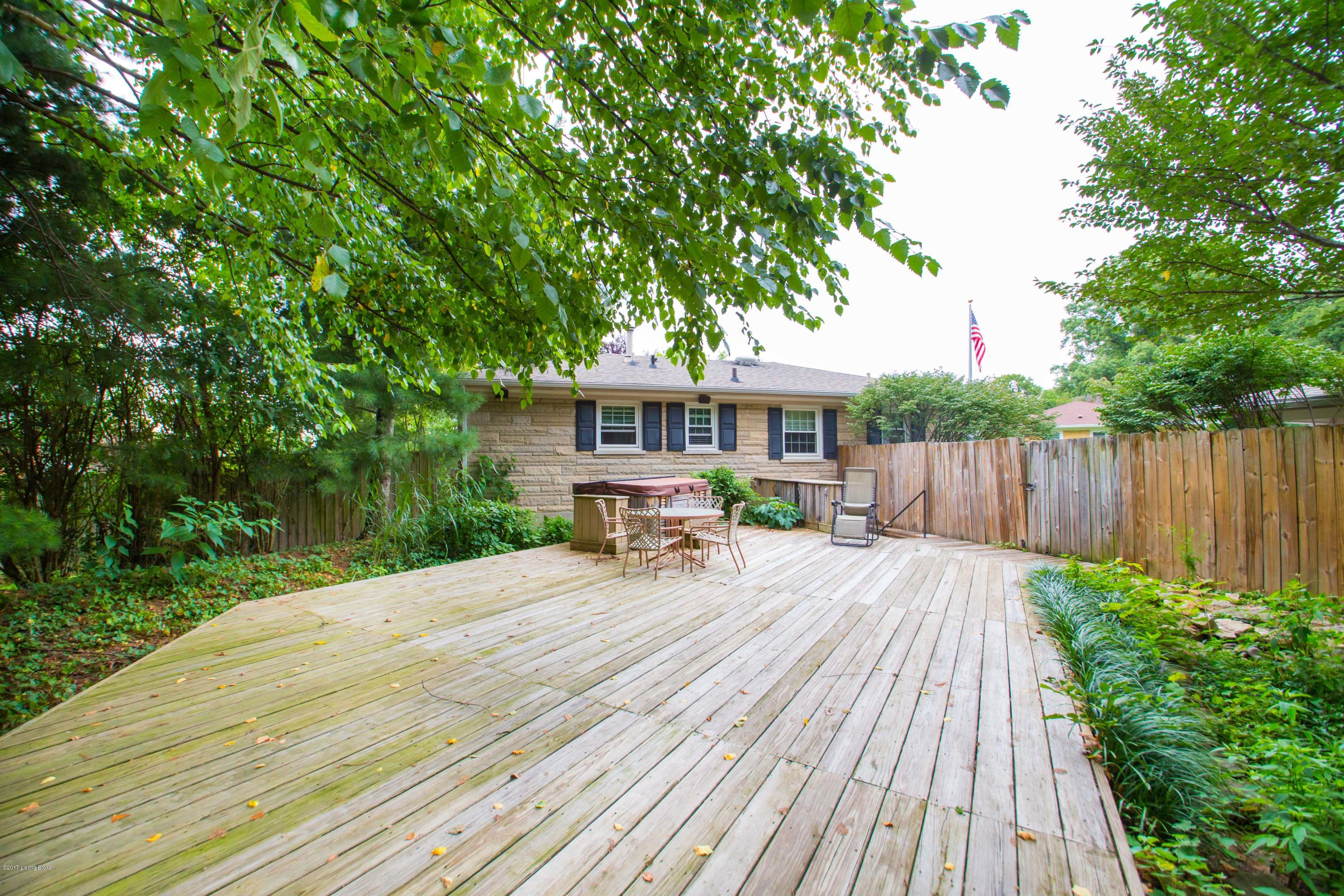 127 Buttercup Road Louisville, KY 40218 - Photo 38 of 51 127_Buttercup_Rd-61