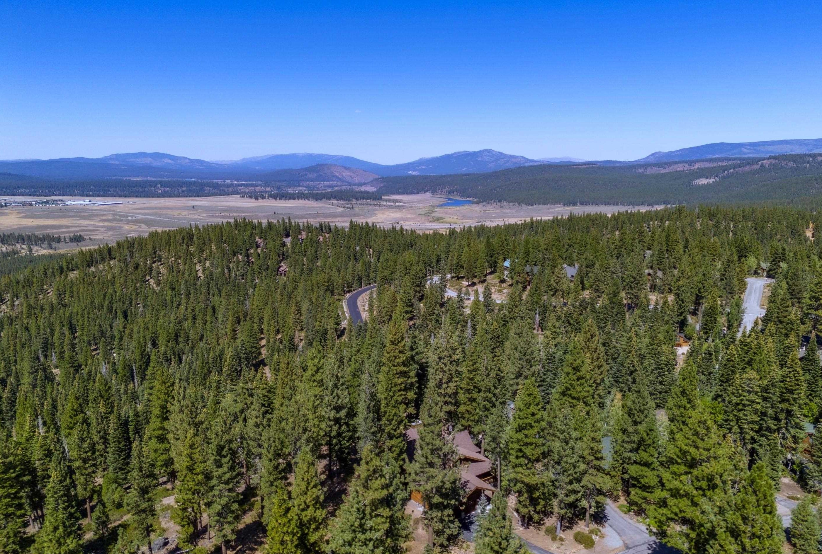 1940 Gray Wolf Truckee, CA 96161 - Photo 20 of 20 a view of a lush green field with lots of bushes