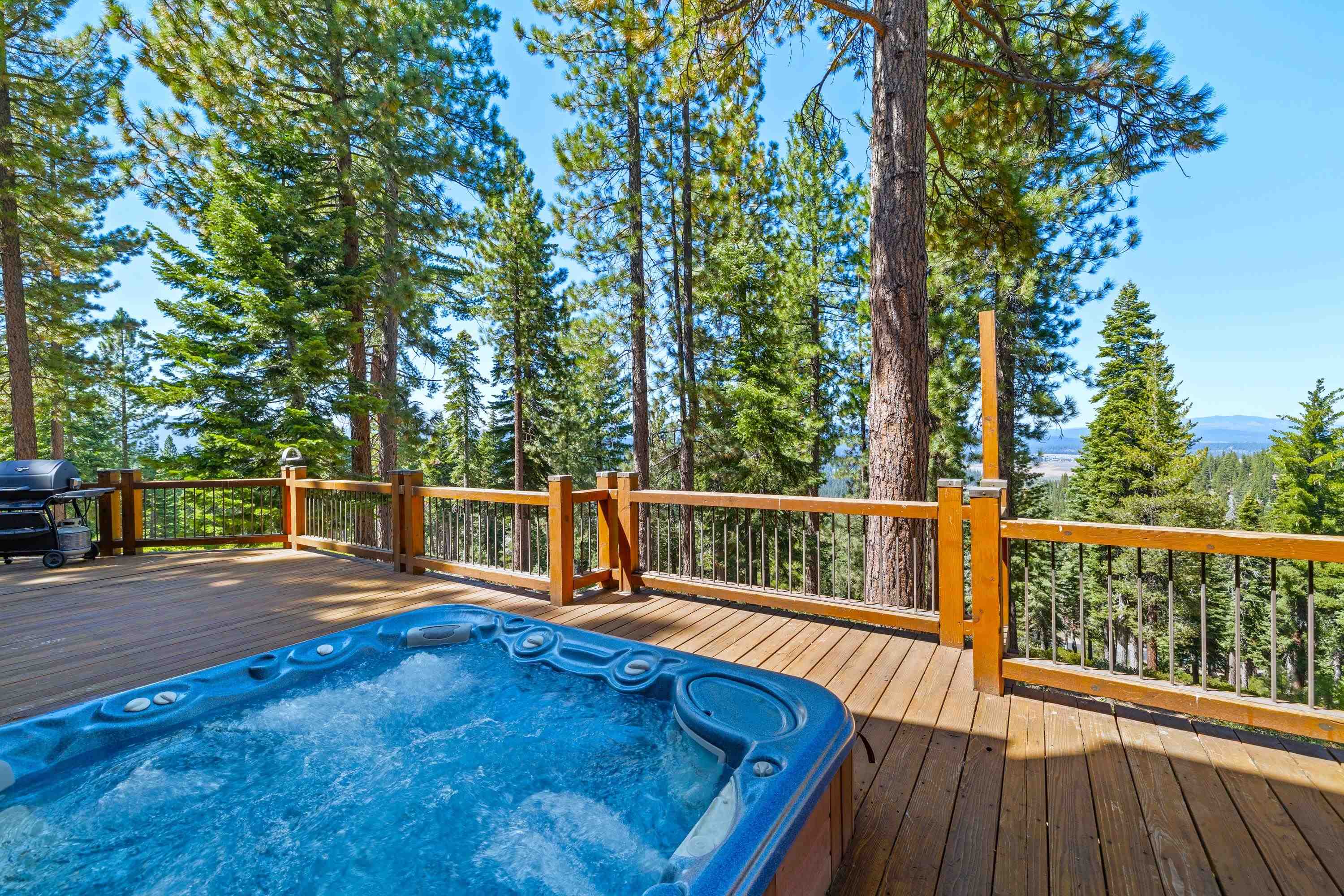1940 Gray Wolf Truckee, CA 96161 - Photo 7 of 20 a balcony with trees in front of it