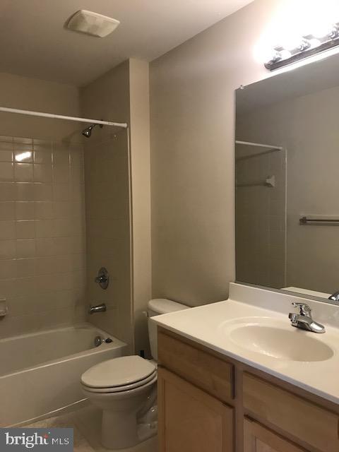 3680 Chippendale Circle Woodbridge, VA 22193 - Photo 37 of 49 a bathroom with a sink a toilet and shower