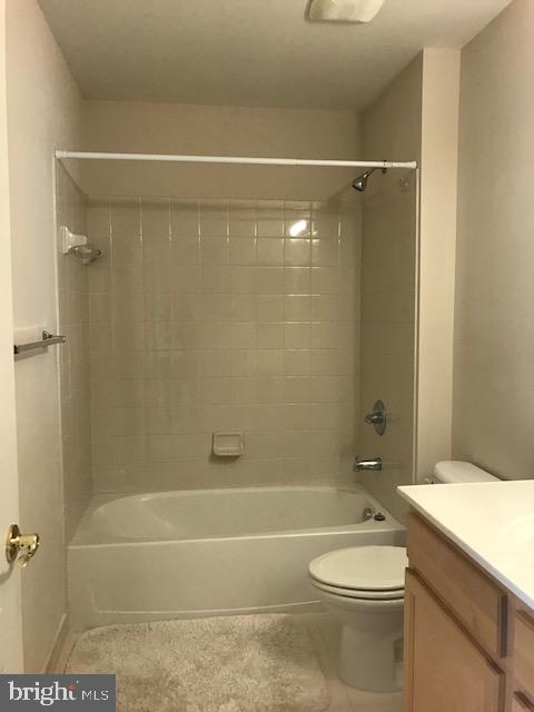 3680 Chippendale Circle Woodbridge, VA 22193 - Photo 38 of 49 a bathroom with a toilet and shower