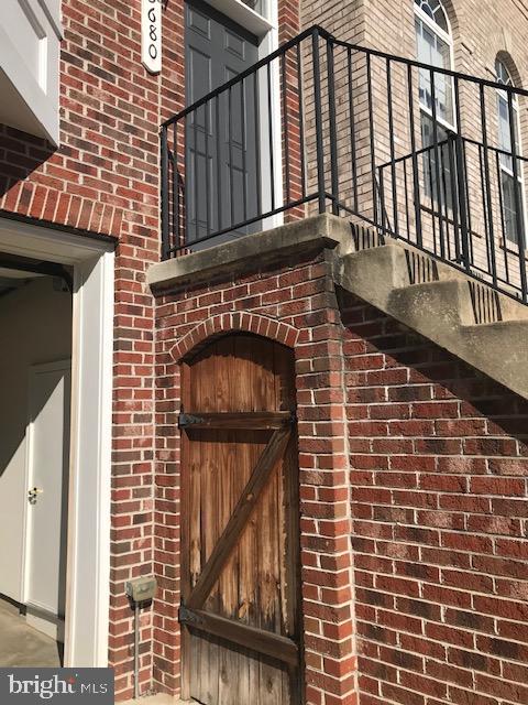 3680 Chippendale Circle Woodbridge, VA 22193 - Photo 4 of 49 a brick building with a door