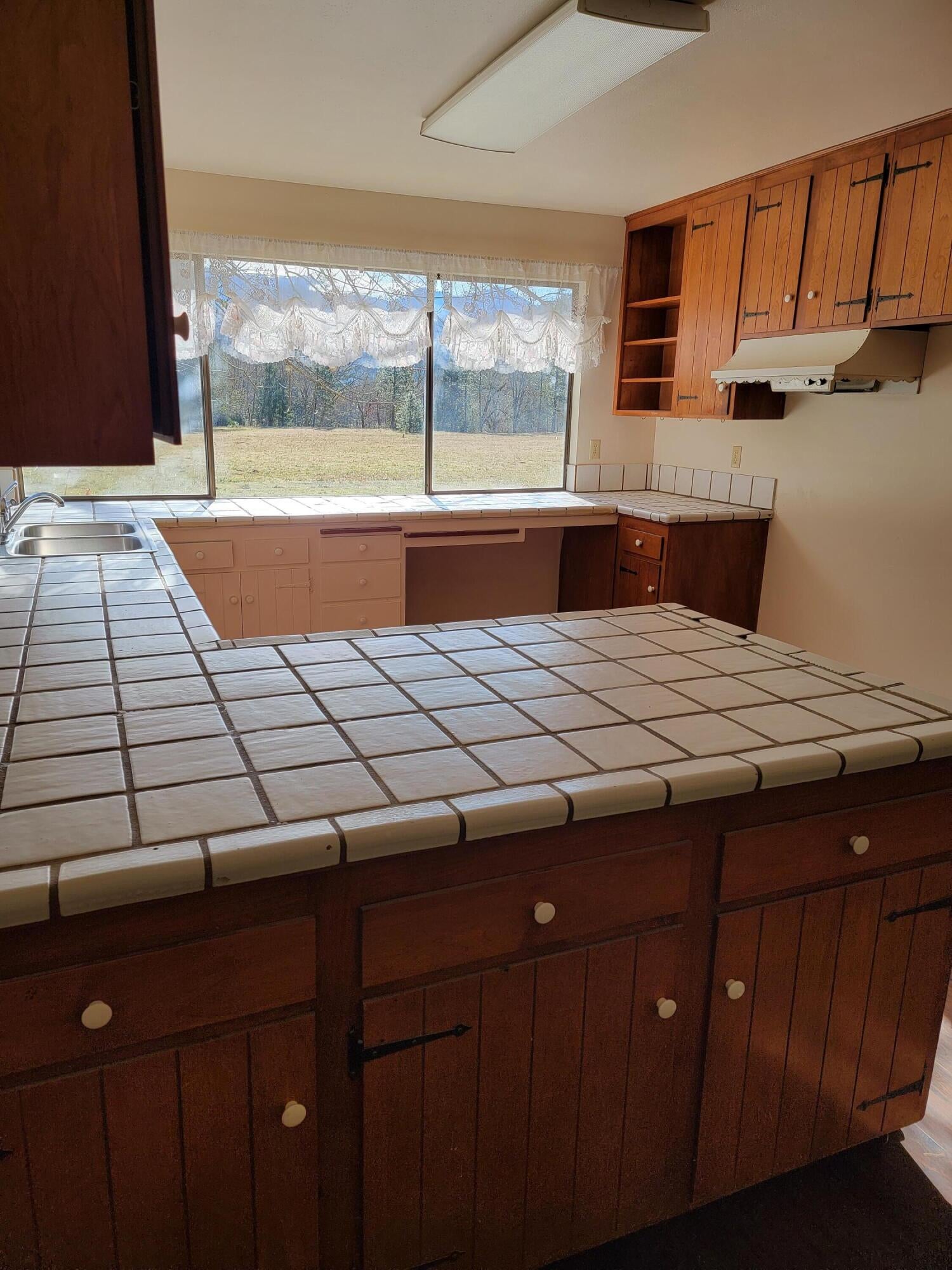 4154 Deer Creek Road Selma, OR 97538 - Photo 20 of 45 Kitchen showing view