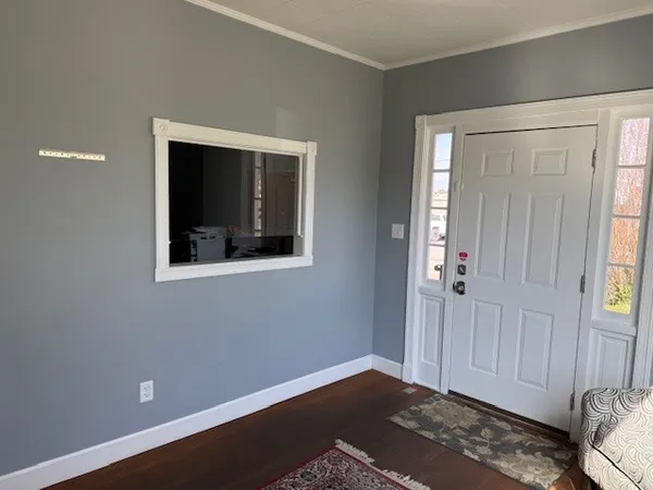 a view of livingroom with furniture