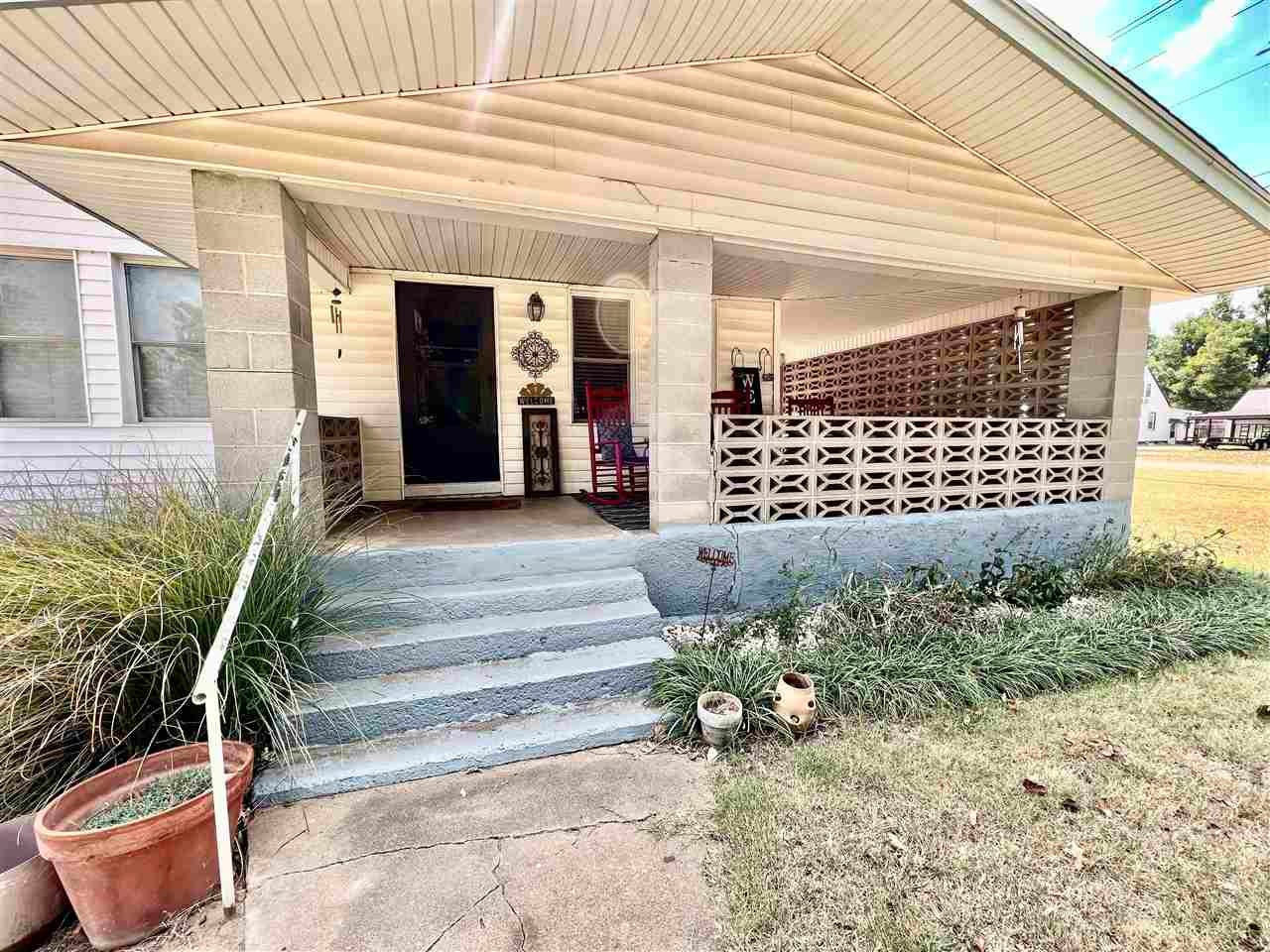 724 Maple Street Perry, OK 73077 - Photo 2 of 27 Gallery Image 2