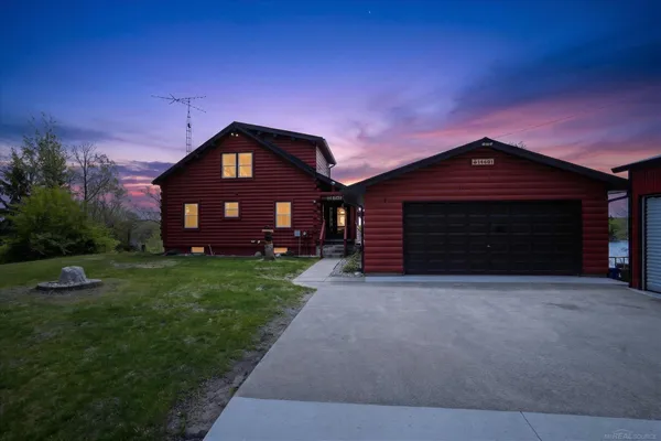 $599,900 | 14601 Brookhurst Drive, Cement City, MI 49233