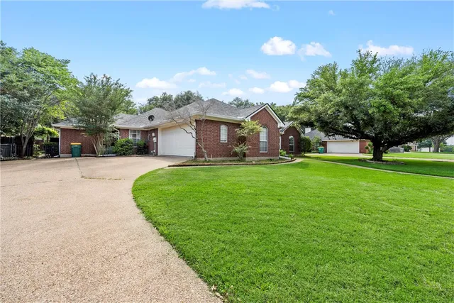 a view of a house with a big yard