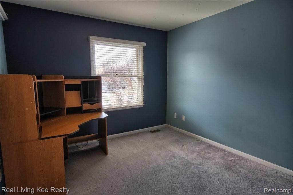 1660 Newstead Lane Rochester, MI 48309 - Photo 14 of 25 2nd Bedroom.jpg