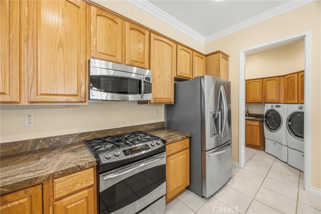 5307 Breckenridge Avenue Banning, CA 92220 - Photo 19 of 45 Stainless Steel Appliances