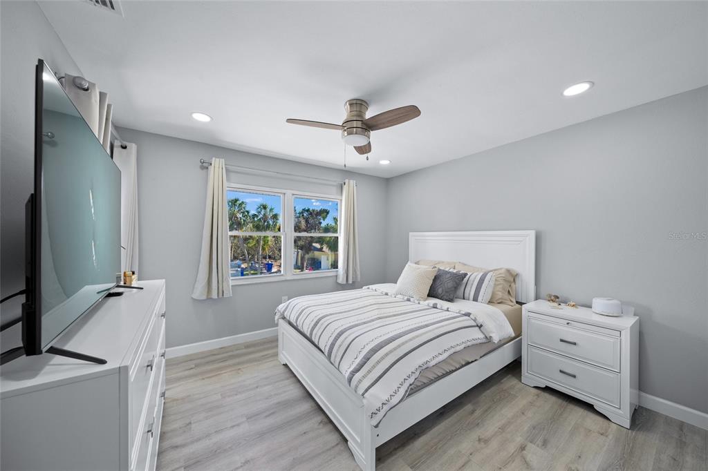 691 Gulf Bay Road Longboat Key, FL 34228 - Photo 17 of 34