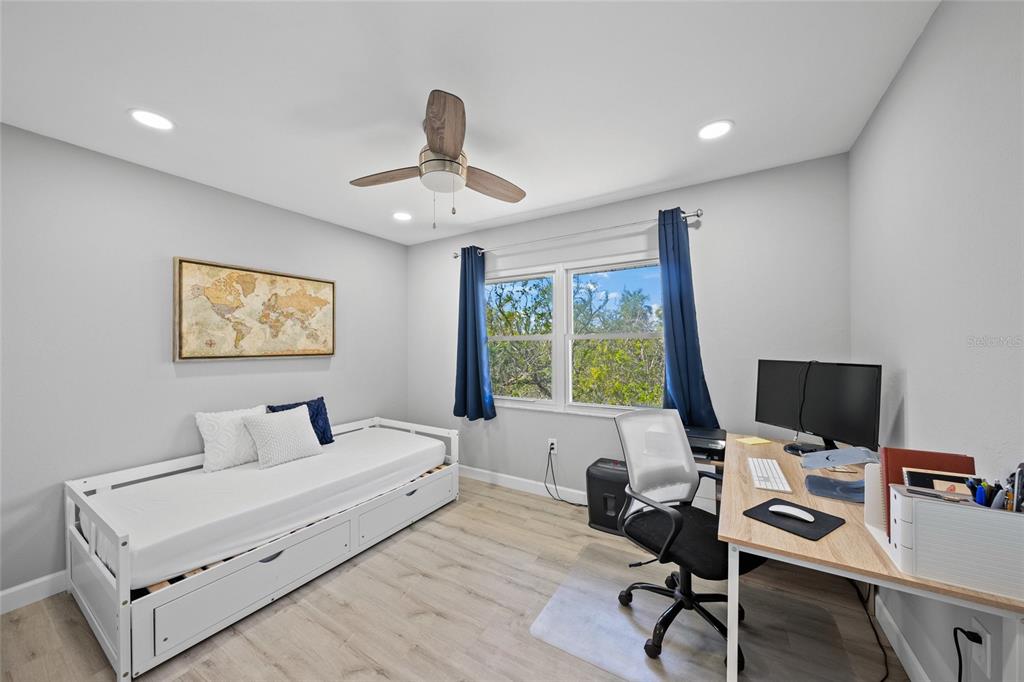 691 Gulf Bay Road Longboat Key, FL 34228 - Photo 19 of 34